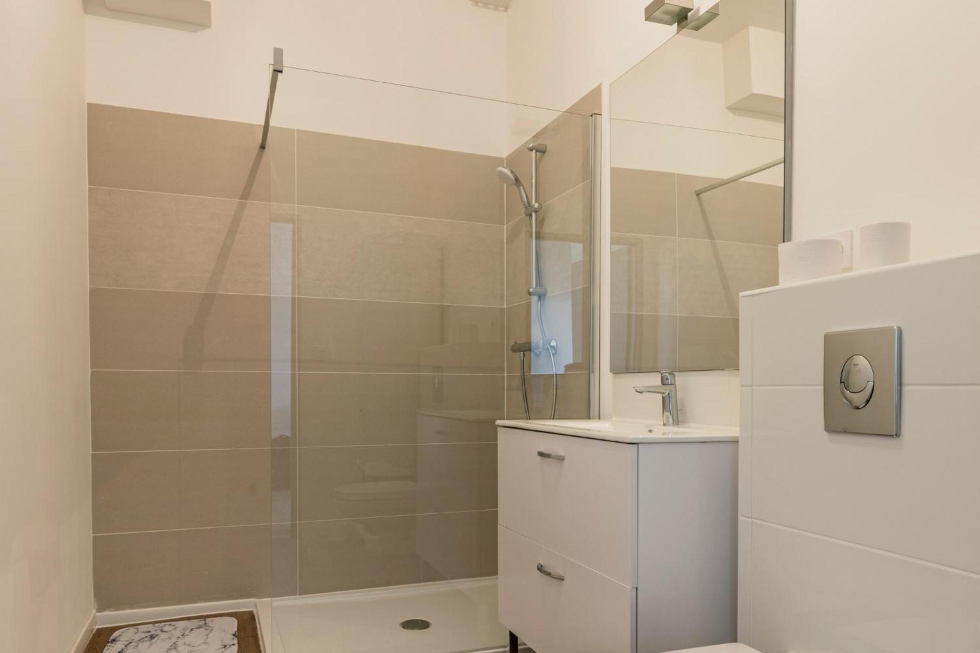 Abeille - 2 Et 1 Canape-lit, 1er Etage, Parking Apartment *