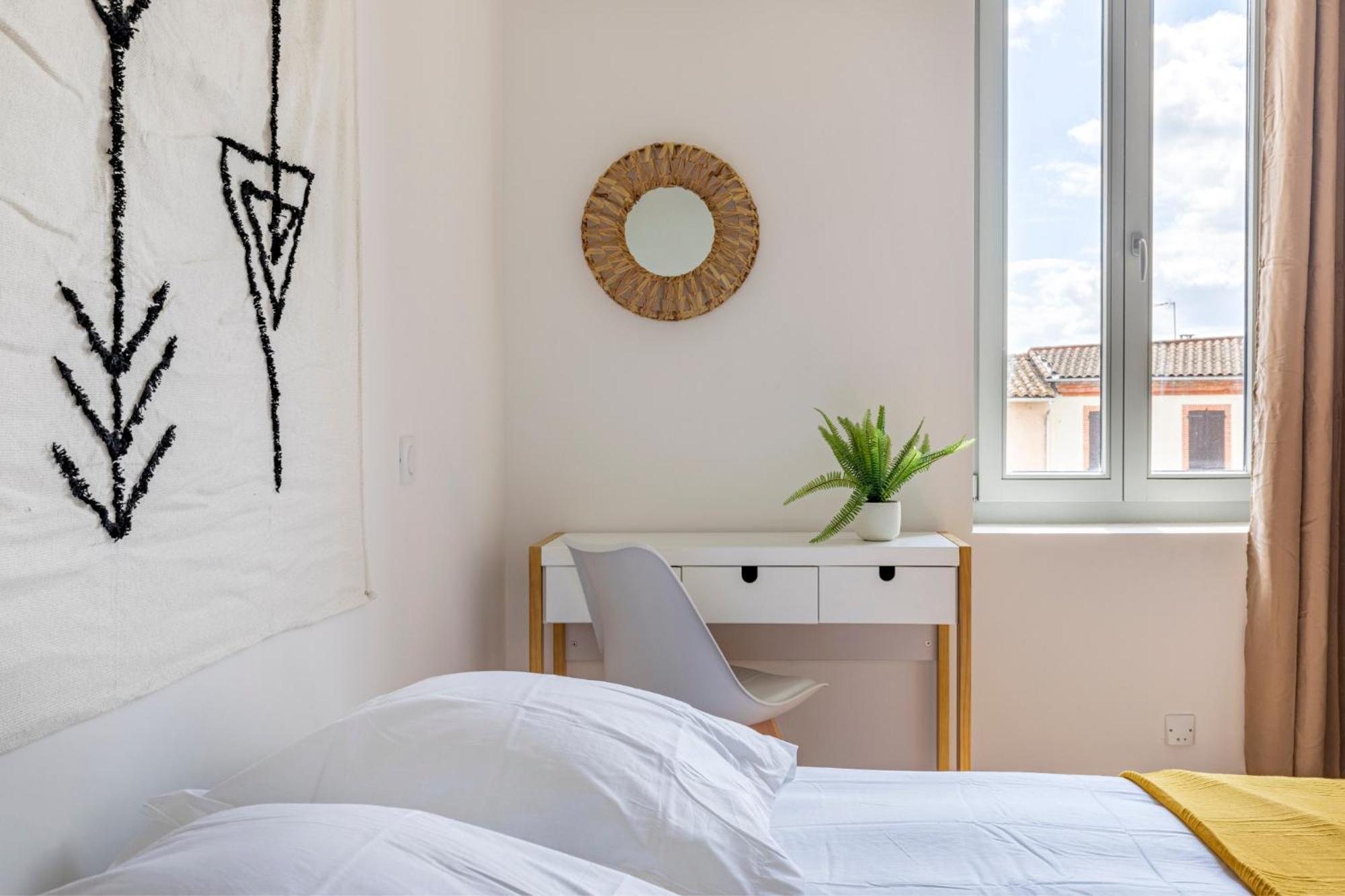Apartment Abeille - 2 Et 1 Canape-lit, 1er Etage, Parking Castelsarrasin
